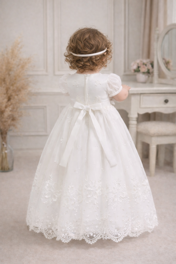 robe longue spécial baptême en dentelle blanche