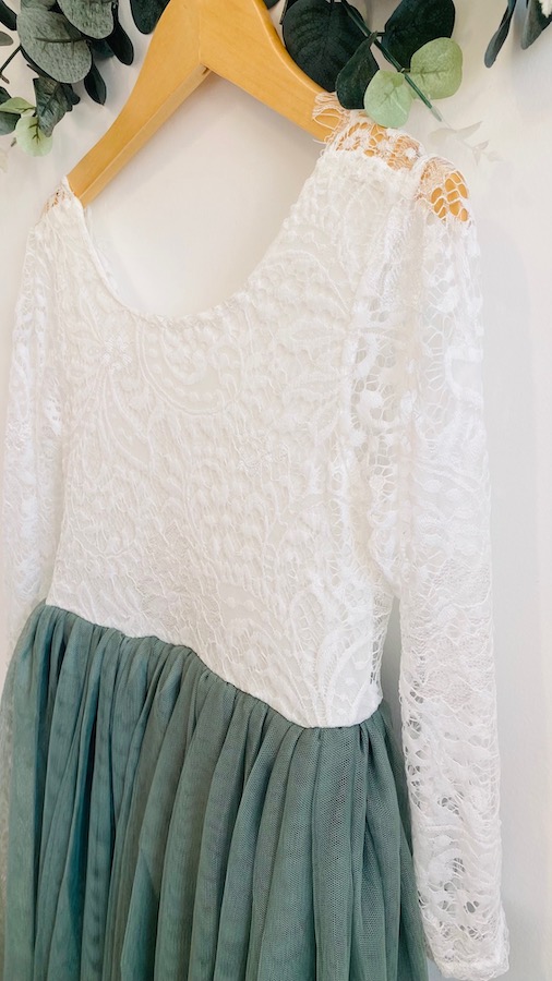 robe de cérémonie modèle Annette vert sauge