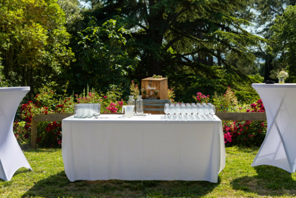 vue extérieure mariage Château Guilhem